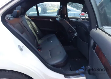 2010 Mercedes-Benz C 300 Sport из США, поврежденный, VIN WDDGF5EB4AF460531